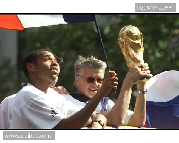 足坛传奇巨星亨利球星卡收藏价值与经典瞬间全景解析